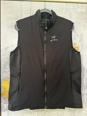 Arc'teryx Black woman Softshell Vest with Zip